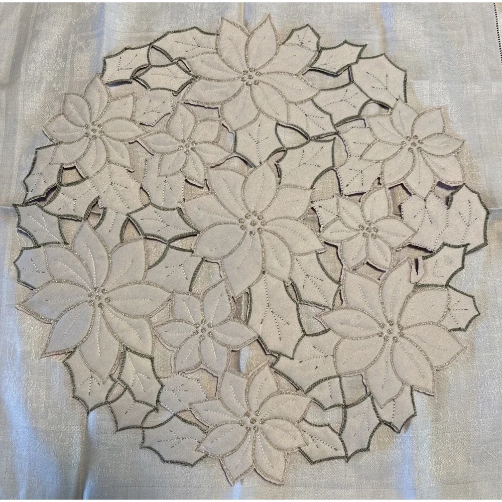 Set 4 Red & Green Poinsettia Embroidered Christmas Table Mats Centerpiece 15